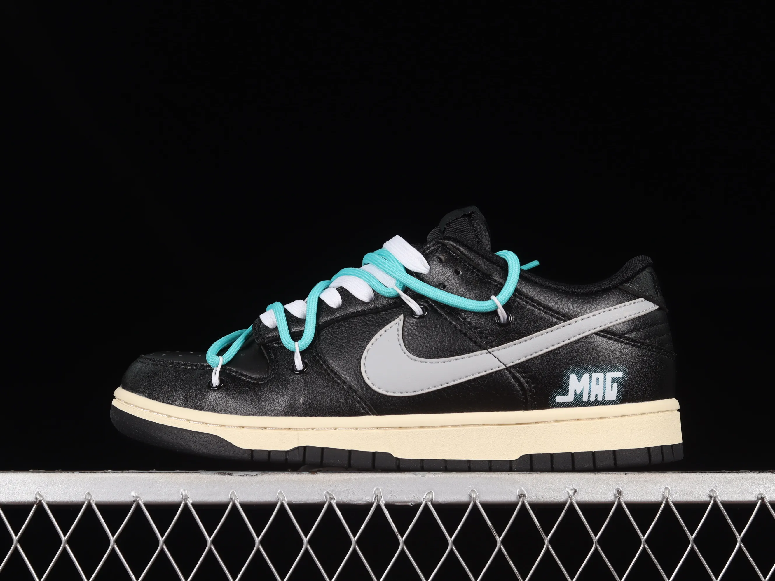 All Categories Nk SB Dunk Series Nk SB Dunk Low Low-top Sneakers Nk Dunk Low Punk Style Back to the Future Customized version of deconstructed strap casual sneakers DJ6188-002